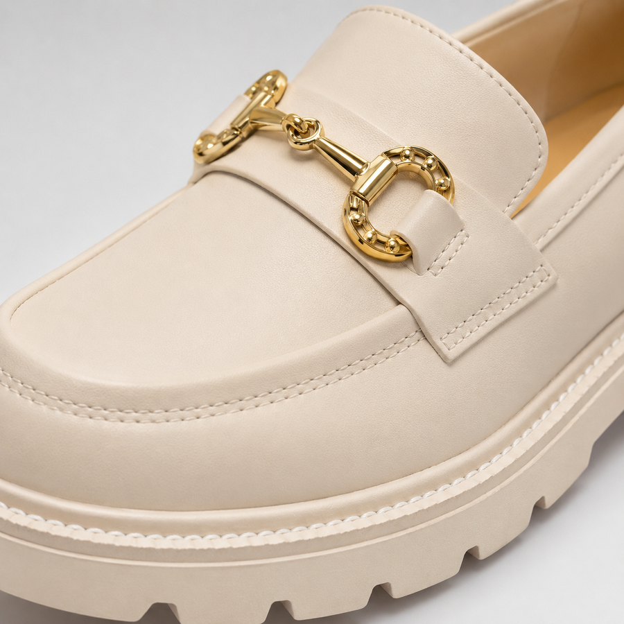 Mocassin femme blanc compensé à chainette dorée - vue semelle compensée