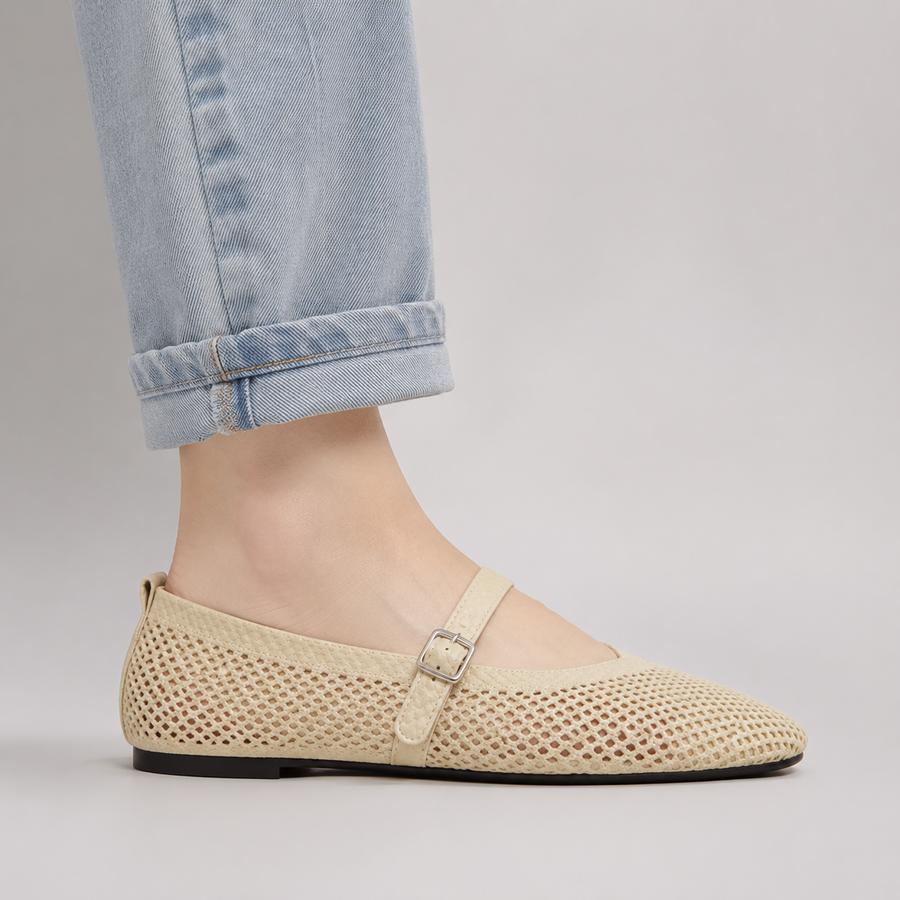 Vue latérale des ballerines Mary Jane beiges en maille ajourée pour femme
