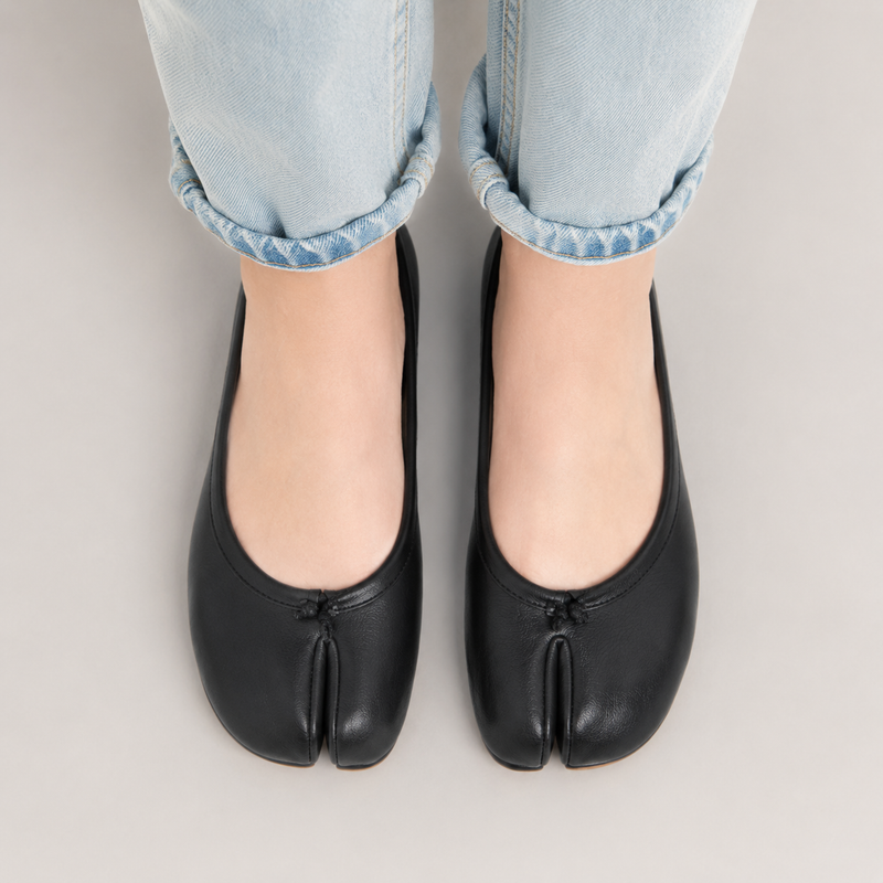 Ballerines Tabi femme noires à bout fendu vues du dessus