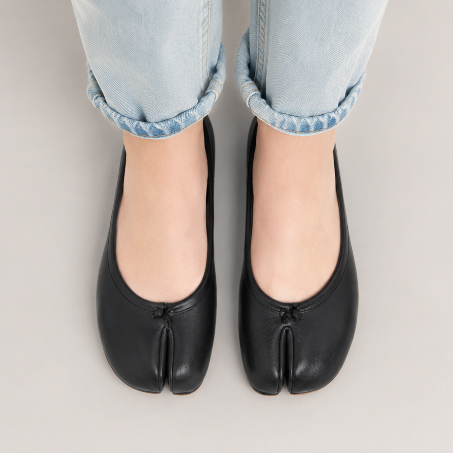 Ballerines Tabi femme noires à bout fendu vues du dessus