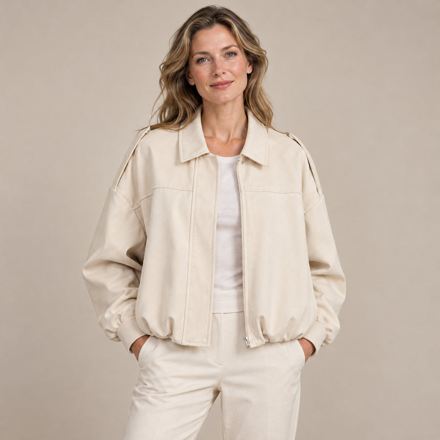 Blouson Bomber Femme - Effet Daim Col Rabattu Poignets Côtelés - Blanc - photo portée sur fond beige