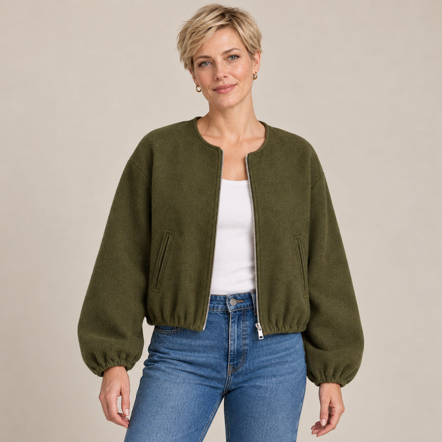 Bomber léger col rond - Vert militaire - studio beige