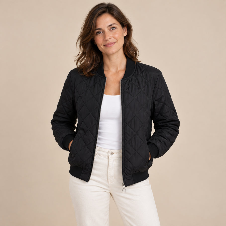 Bomber Matelassé Femme - Coupe Courte Motif Losanges - Noir - photo portée sur fond beige