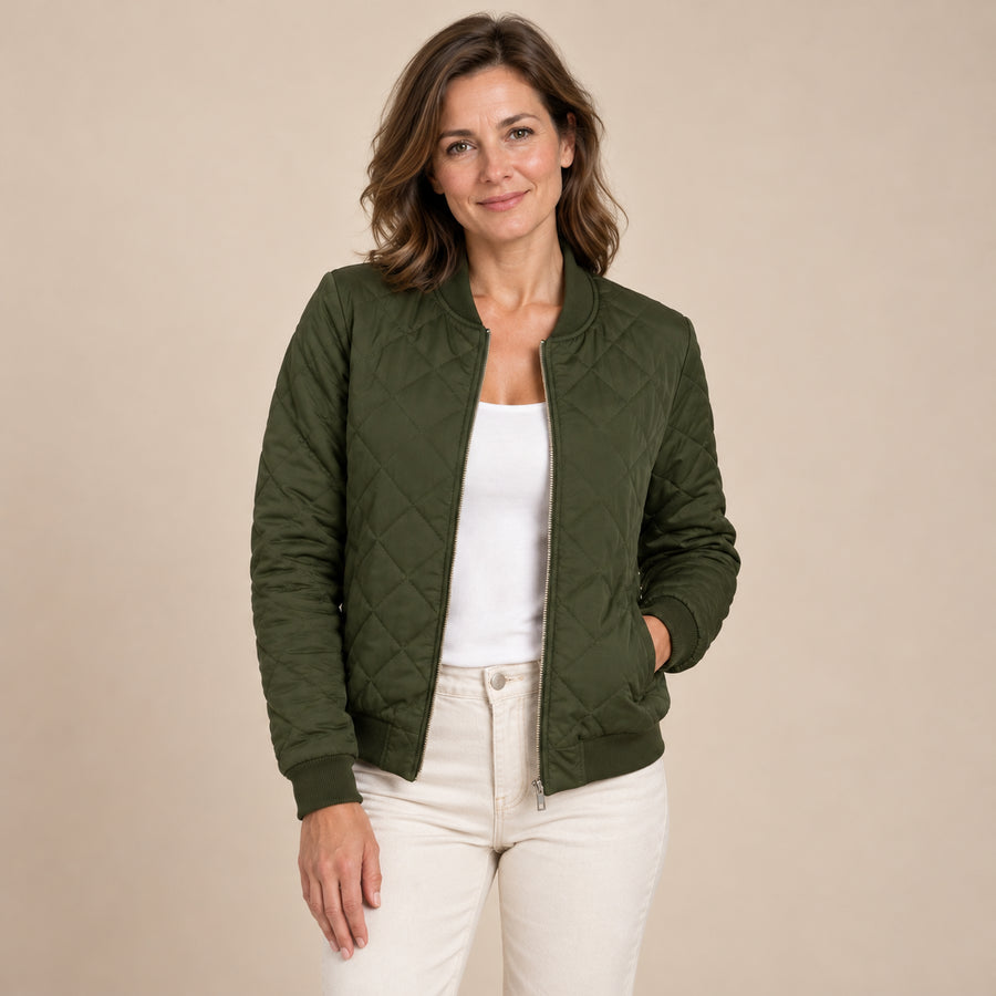 Bomber Matelassé Femme - Coupe Courte Motif Losanges - Vert - photo portée sur fond beige