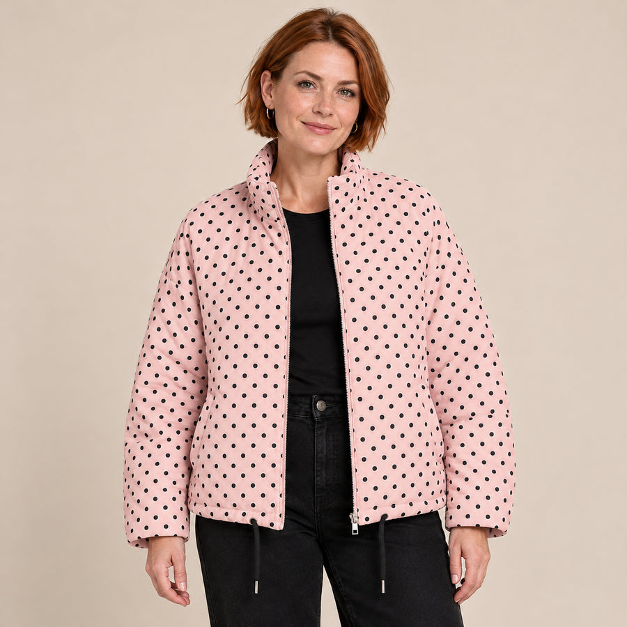 Blouson Bomber Femme - Imprimé Pois Oversize Court Zippé - Rose - photo portée sur fond beige