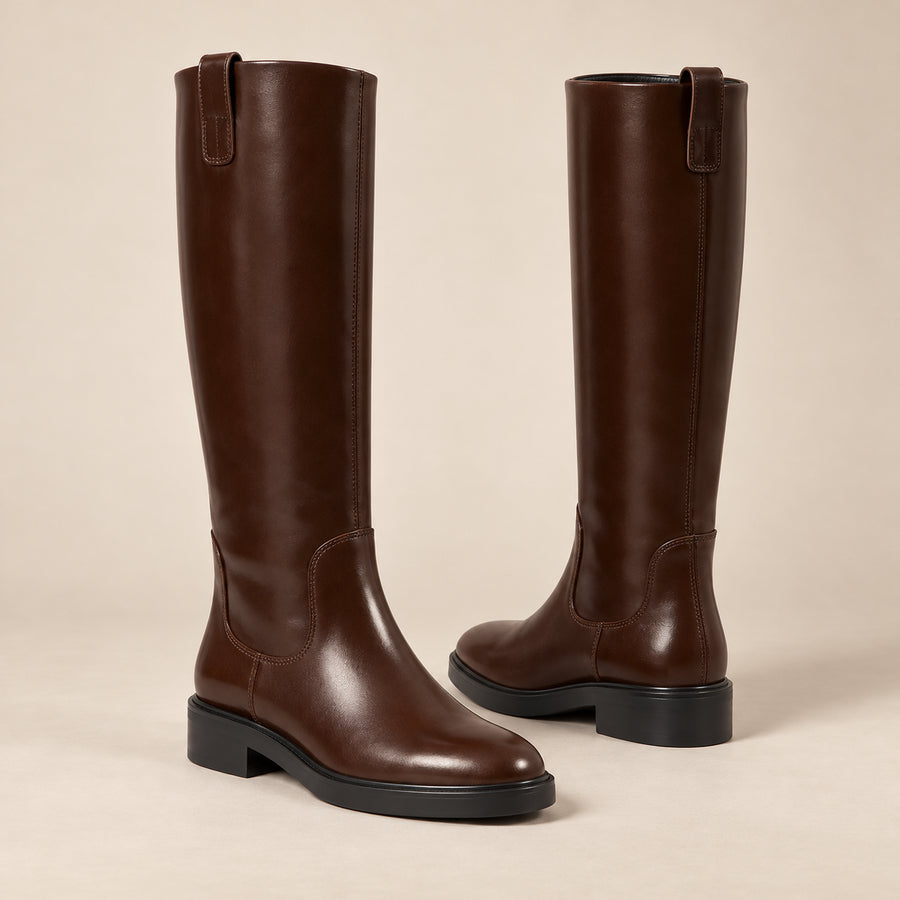 Bottes Cavalières Hautes Femme - Effet Cuir Talon Carré - Chocolat - bottes seules sur fond beige