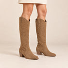 Bottes Hautes Femme - Western Brodées en Suédine Talon Bloc - Noisette