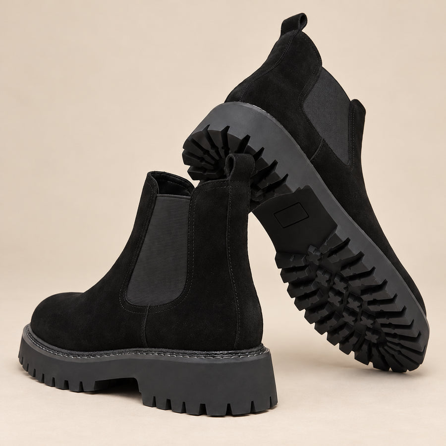 Bottines Chelsea Femme - Suédine Semelle Crantée Talon Bloc - Noir - gros plan 2 sur fond beige