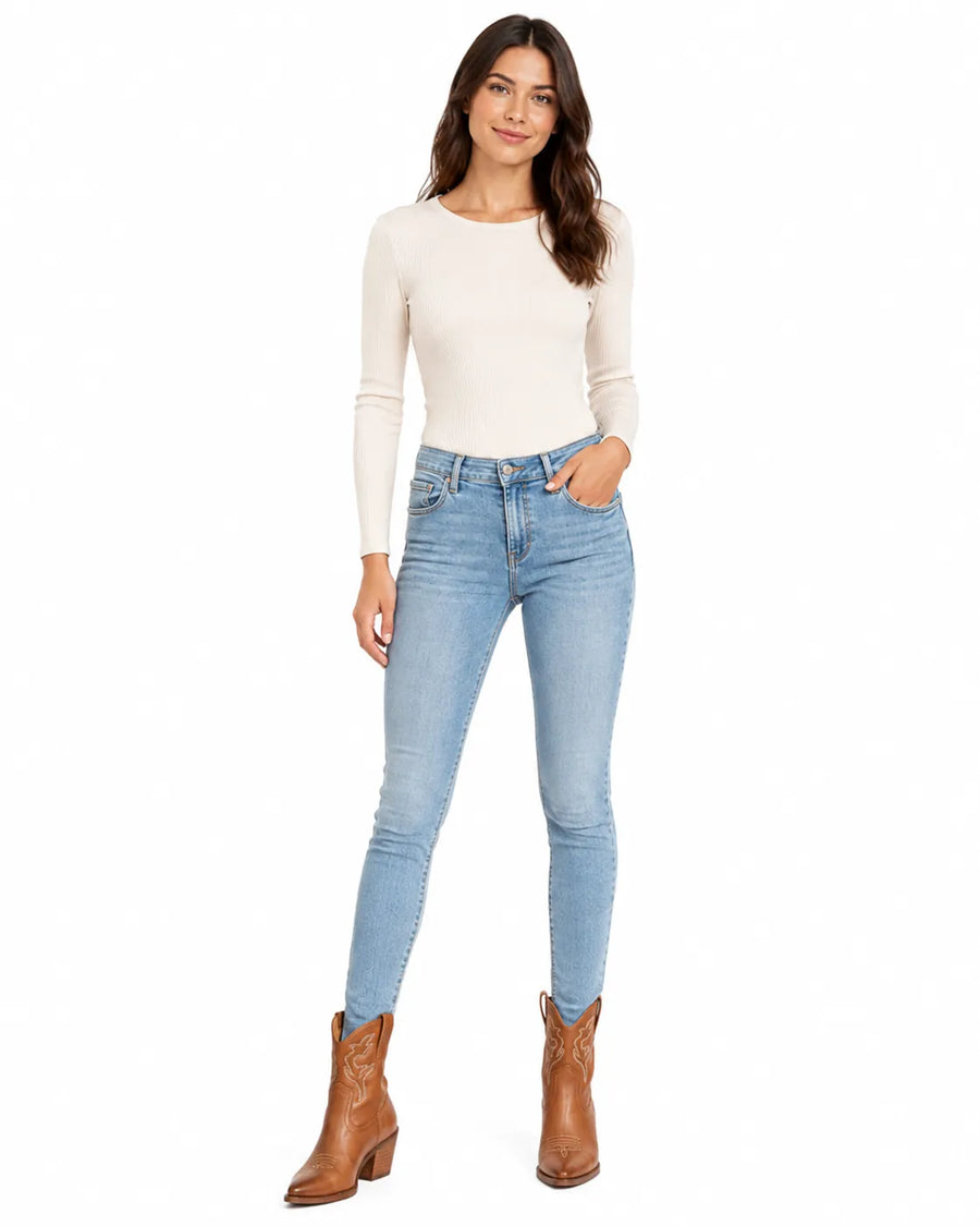 Bottines western en cuir à talons femme - vue portée
