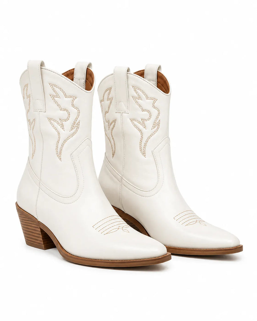 Bottines western en cuir à talons femme - vue d'ensemble posée