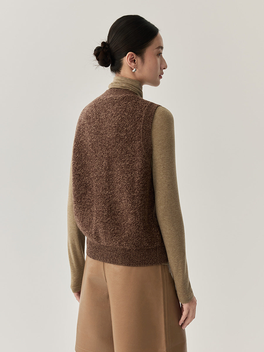 Gilet cardigan sans manche en laine femme - vue portée