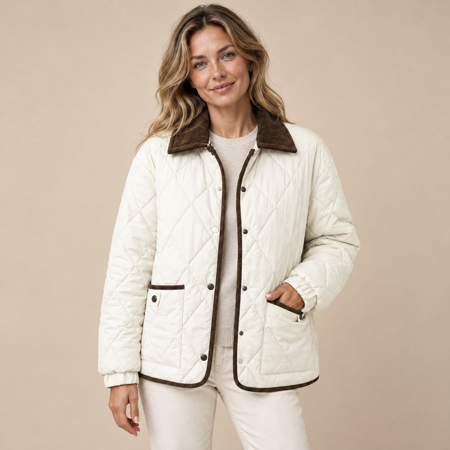 Veste Matelassée Courte Femme - Motif Carreaux Col Contrasté - Lait - photo portée sur fond beige