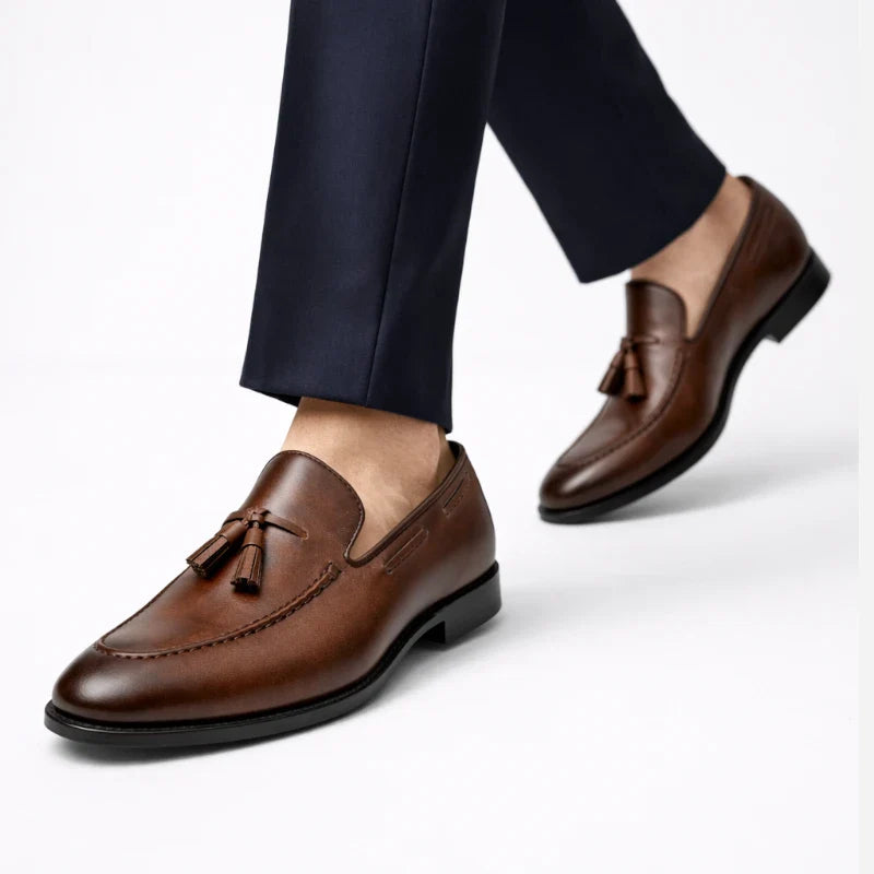 mocassin en cuir vernis marron vue lifestyle portee en action
