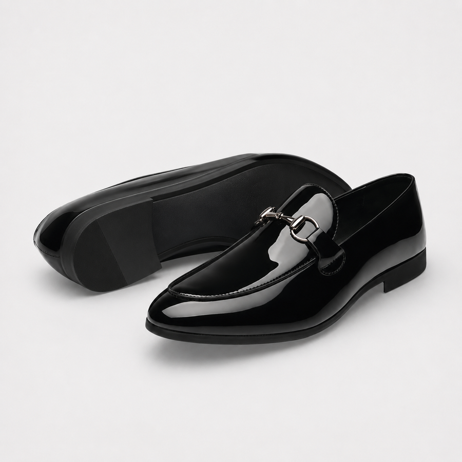 mocassin en cuir noir vernis pour costume vue complete avec semelle