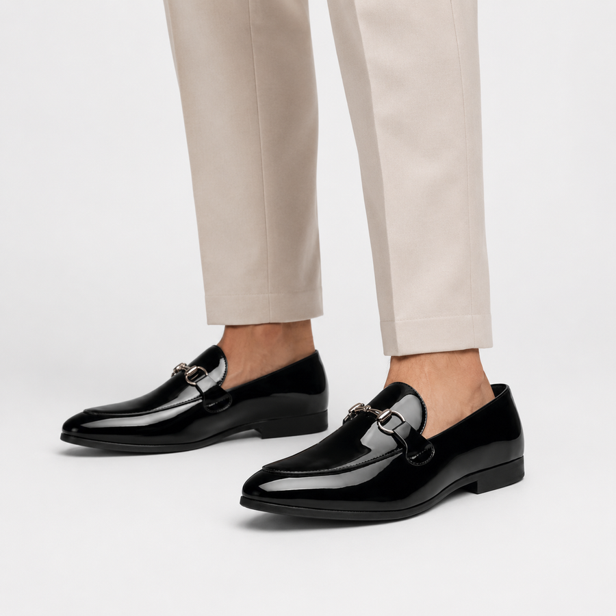 mocassin en cuir noir vernis pour costume vue portee moyenne