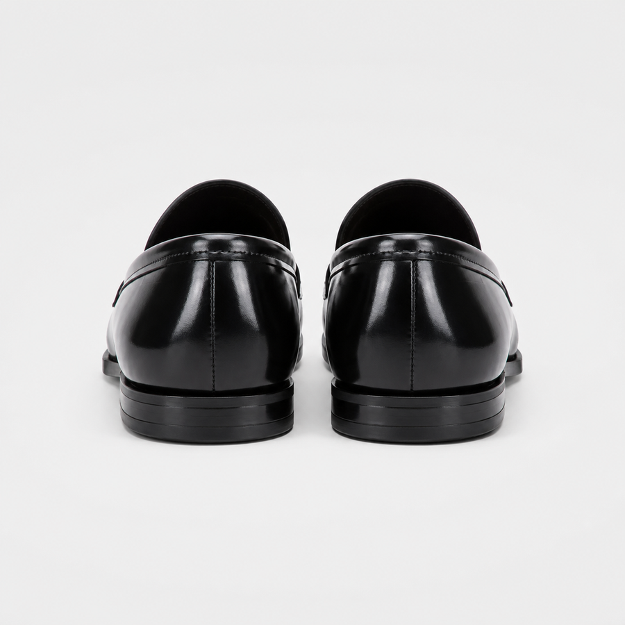 mocassin en cuir noir avec talon vue arriere 