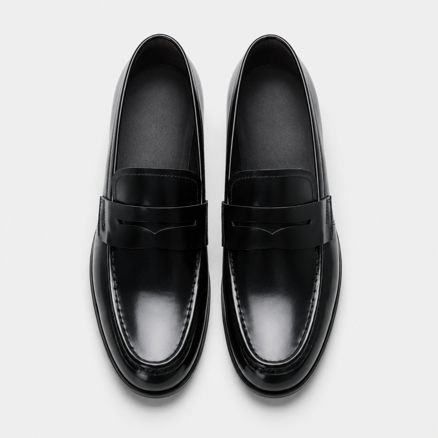 mocassin en cuir noir avec talon vue en hauteur 