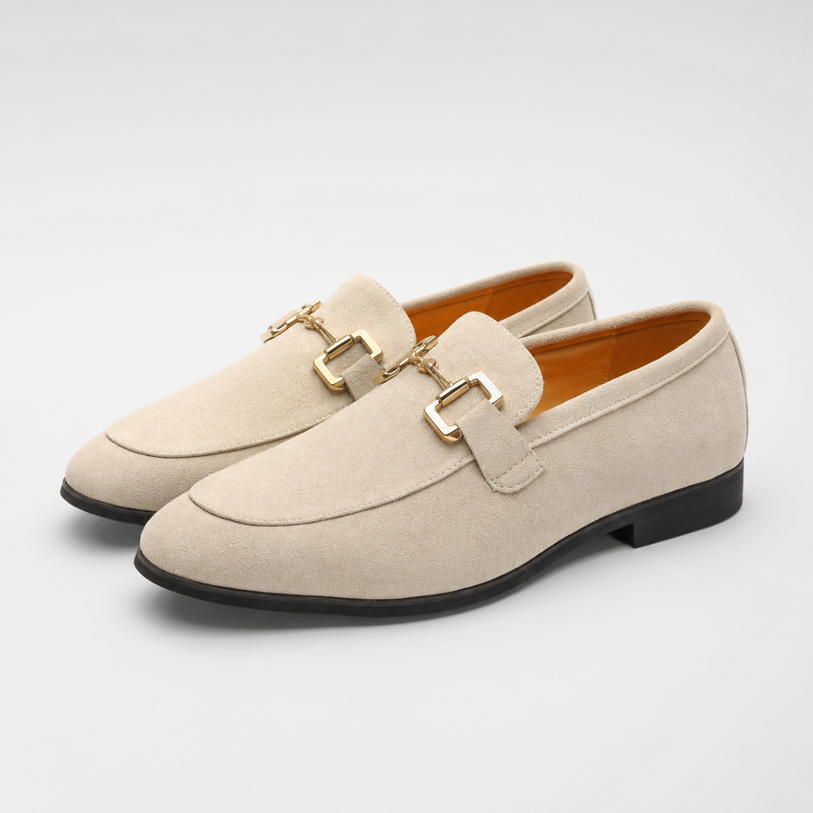 mocassin en daim beige avec mors dore vue principale non portee