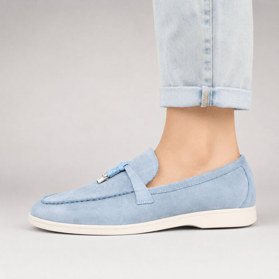 Vue latérale du mocassin en daim bleu ciel à gland pour femme
