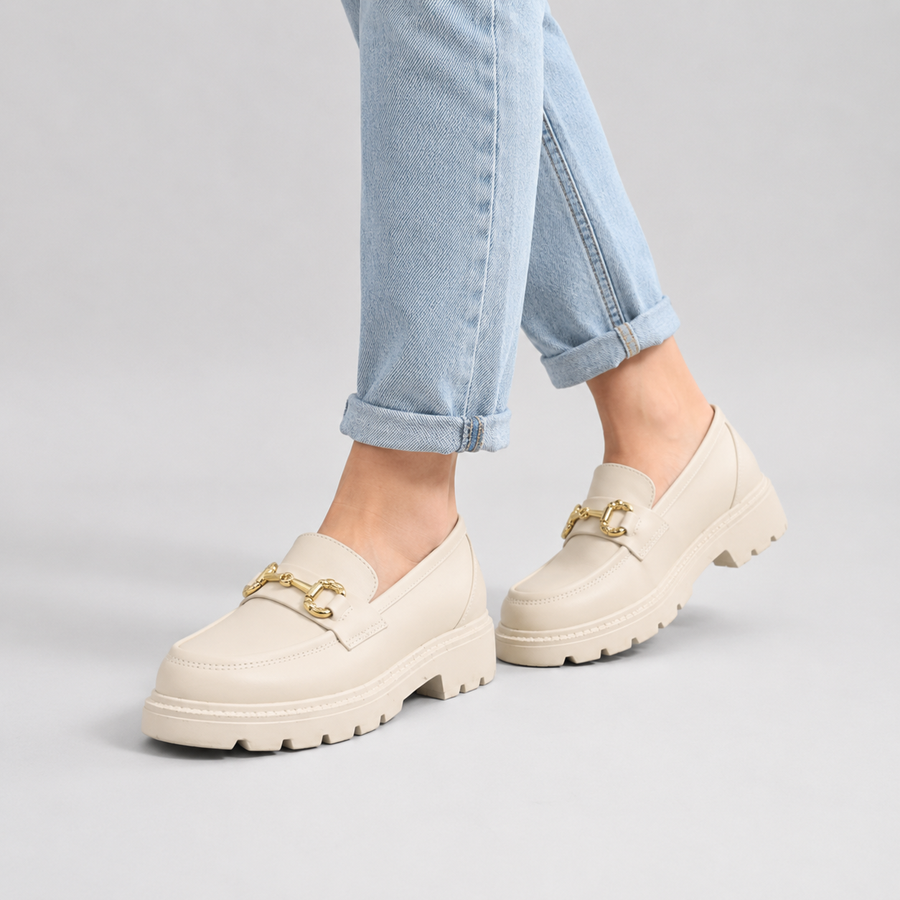 Mocassin femme blanc compensé à chainette dorée - vue de dos