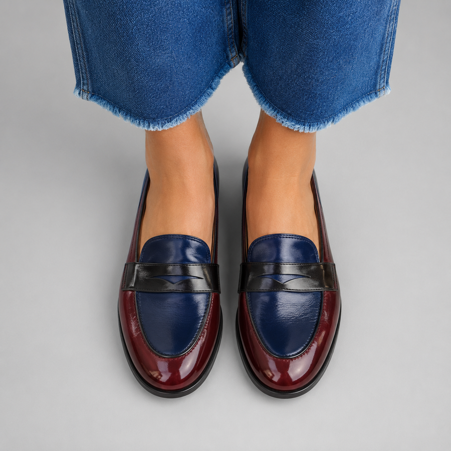 mocassin femme a bout rond bleu vue de hauteur portée 