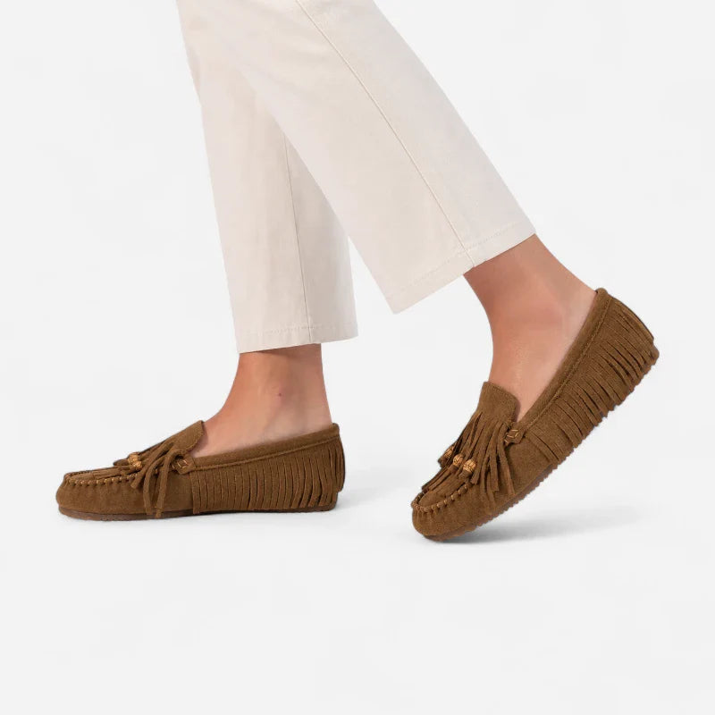 mocassin pour femme en daim marron vue portée proche lifestyle