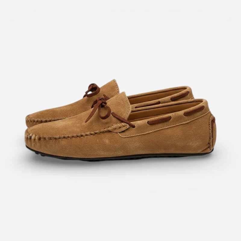 Mocassin nabuck en daim marron vue de cote