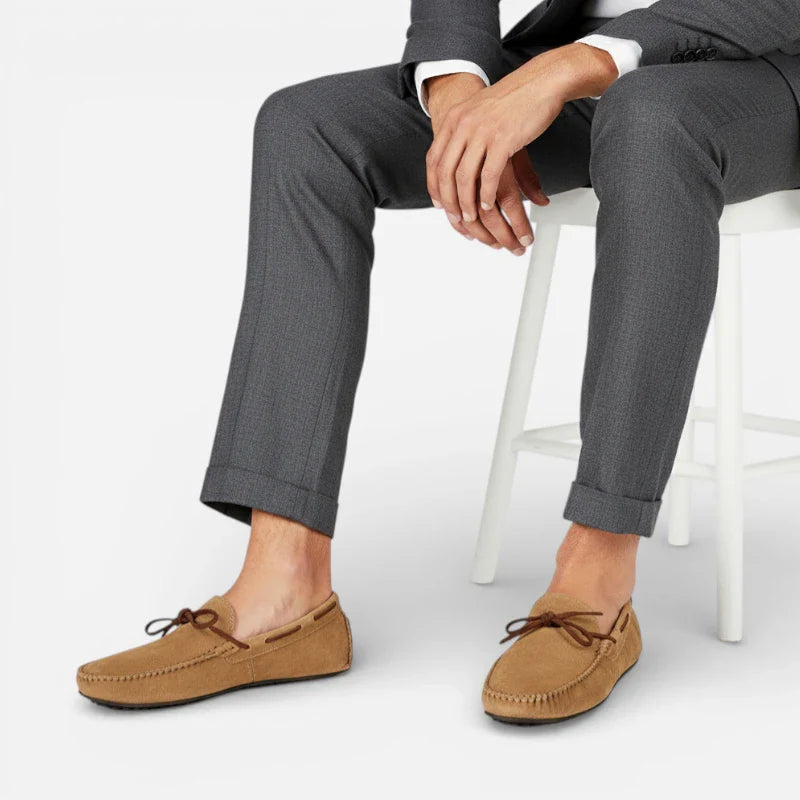 Mocassin nabuck en daim marron principale portee assise