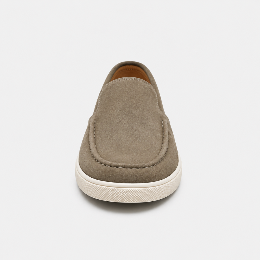 Mocassin marron a enfiler en cuir pour homme vue de face