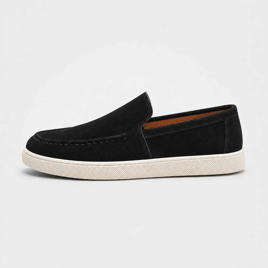 Mocassin noir a enfiler en cuir pour homme de cote 