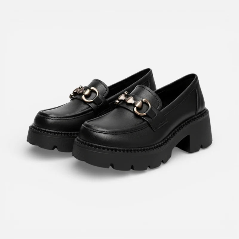 Mocassin plateforme noir pour femme avec chaînette argentée et semelle crantée