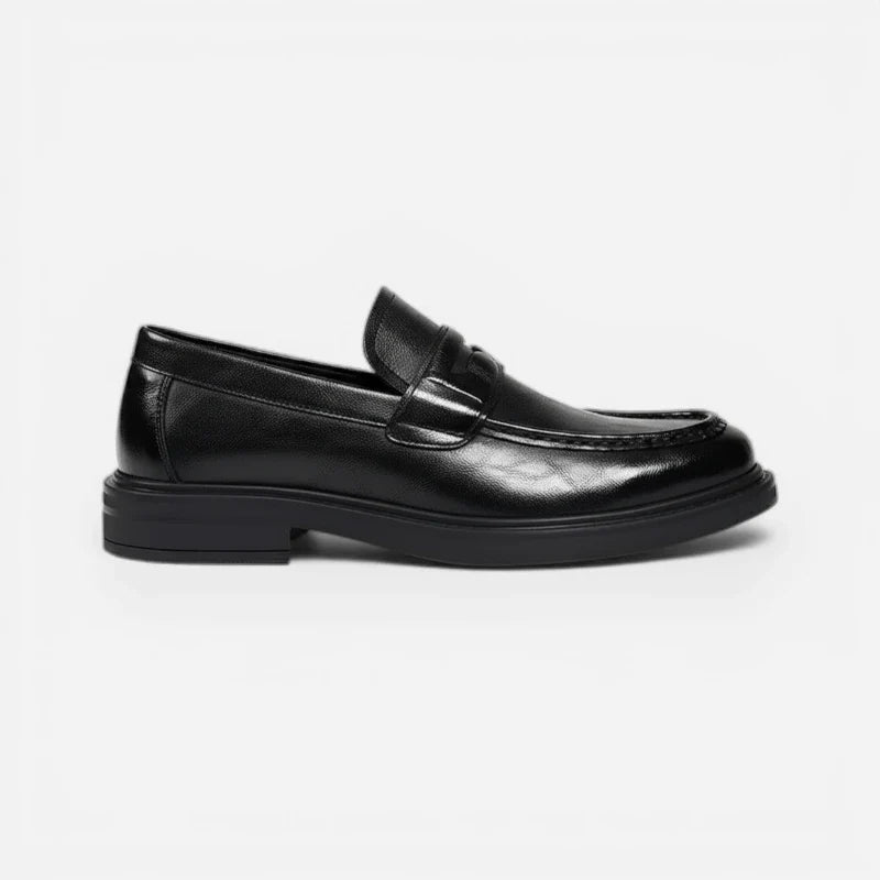 mocassin vintage en cuir noir vue de cote 
