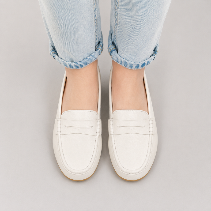 Mocassins en cuir mat blanc pour femme vus du dessus