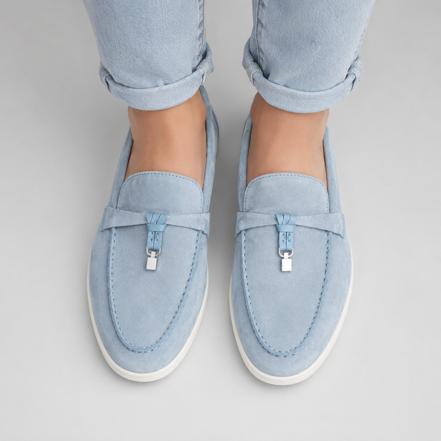 Mocassins en daim bleu ciel à gland pour femme vus du dessus