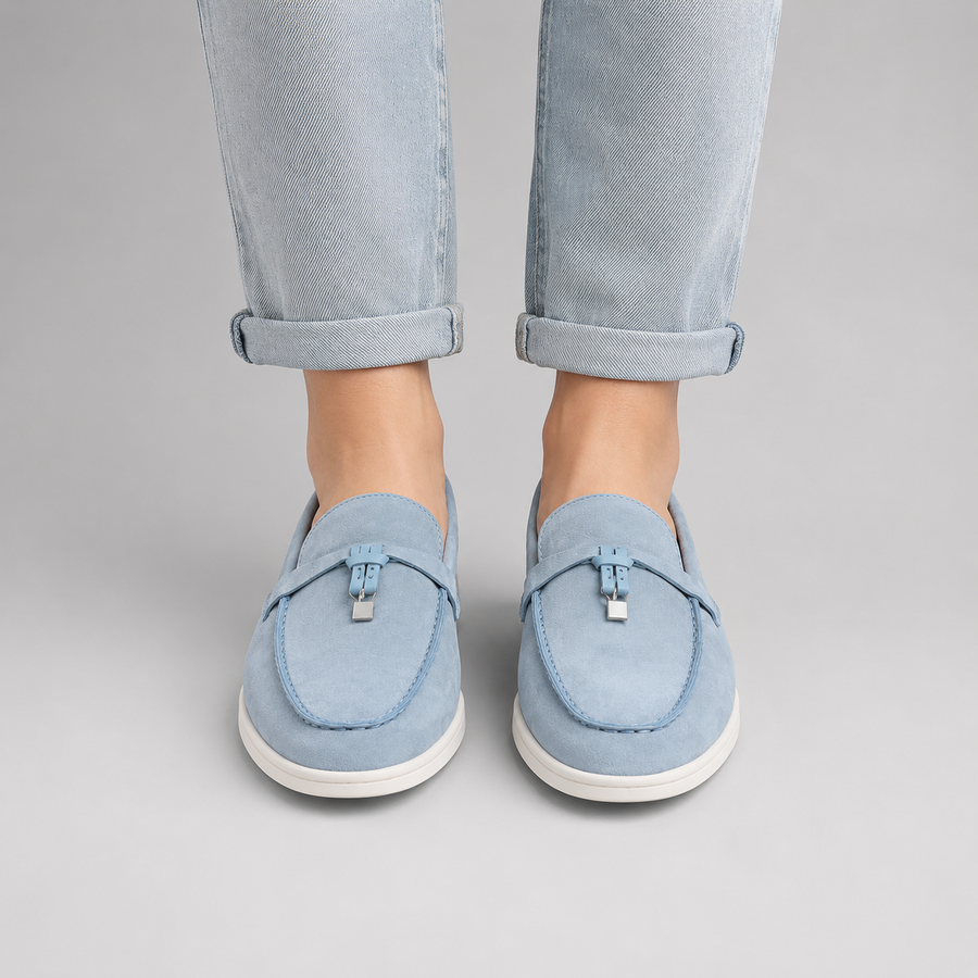 Vue de face des mocassins en daim bleu ciel à gland pour femme