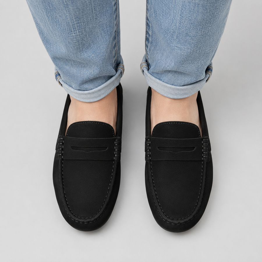 Mocassins en daim noir pour femme vus du dessus