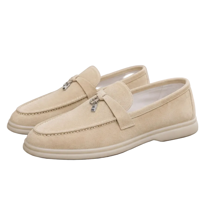 Mocassin femme en suède beige à bout rond avec semelle plateforme présenté seul