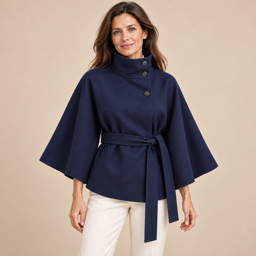Trench Femme - Court Col Montant Boutonné Ceinture Cintrée - Bleu marine - vue portée sur fond beige