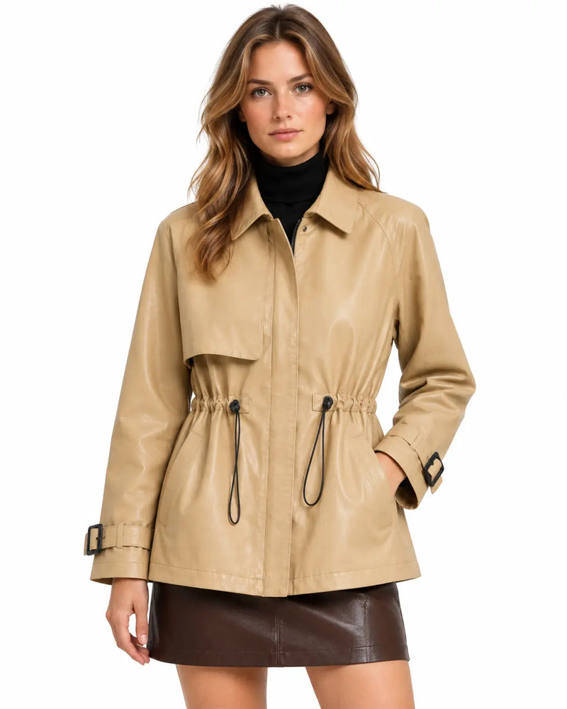 Trench Femme - Aspect Cuir Col Chemise Cordon de Serrage Zippé Beige porté