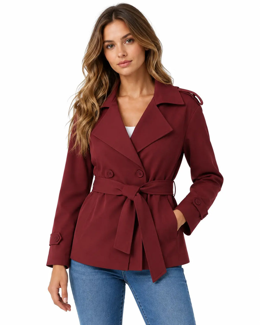 Trench Femme - Court Droit Croisé Ceinture Col Cranté Épaulettes Rouge porté