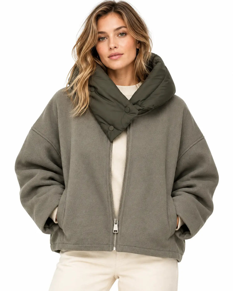 Veste Matelassée Oversize Femme - Capuche Zip Dissimulé Olive porté